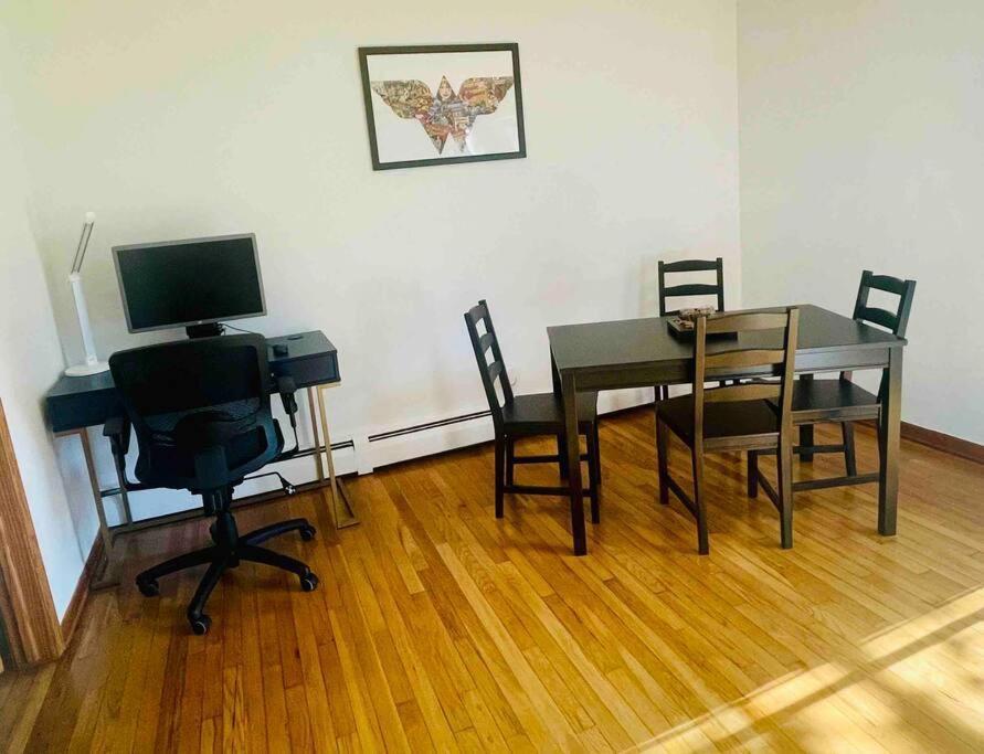 Lg. 2 Bedroom Apt. North Of Chicago W/ Free Parking 데스플레인스 외부 사진