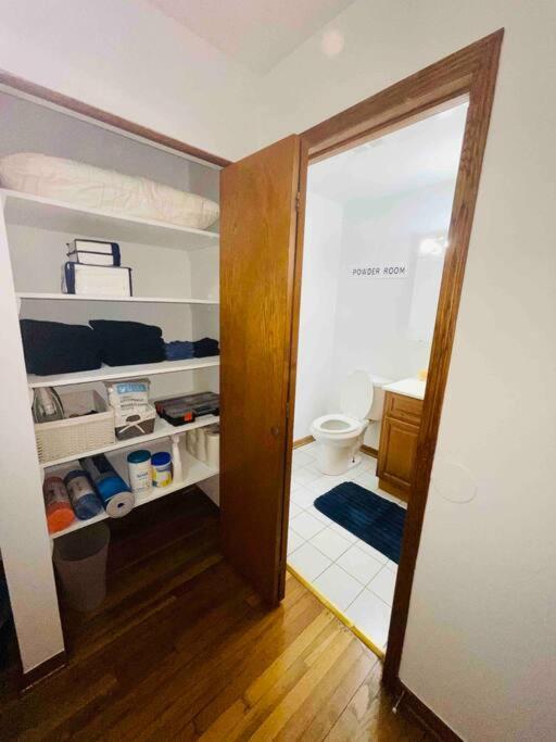 Lg. 2 Bedroom Apt. North Of Chicago W/ Free Parking 데스플레인스 외부 사진